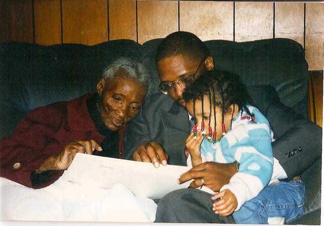 Reading together with family